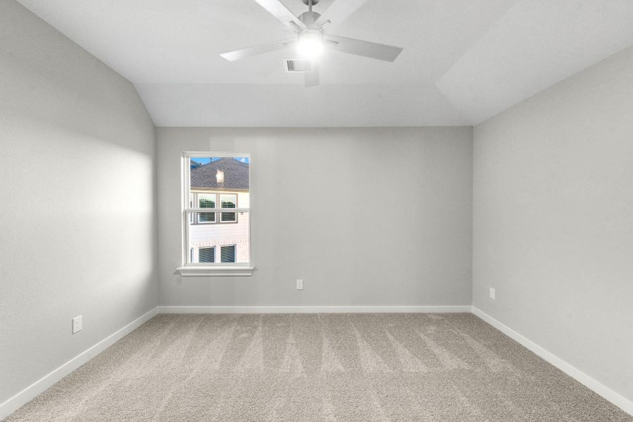 Spacious, unfurnished interior of a new home in Briarwood Crossing, Rosenberg (Image 31).