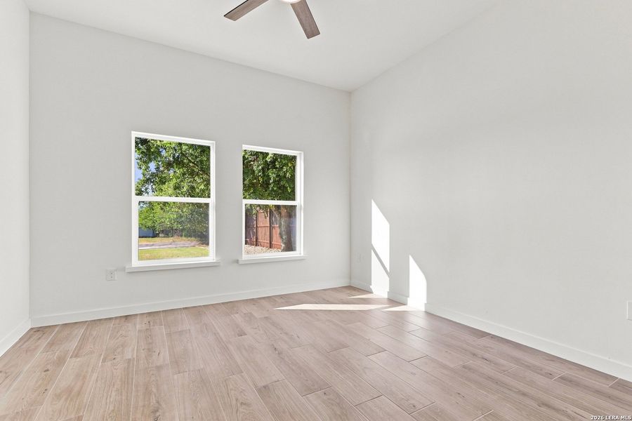 Spacious, unfurnished interior of a new home in , Selma (Image 21).