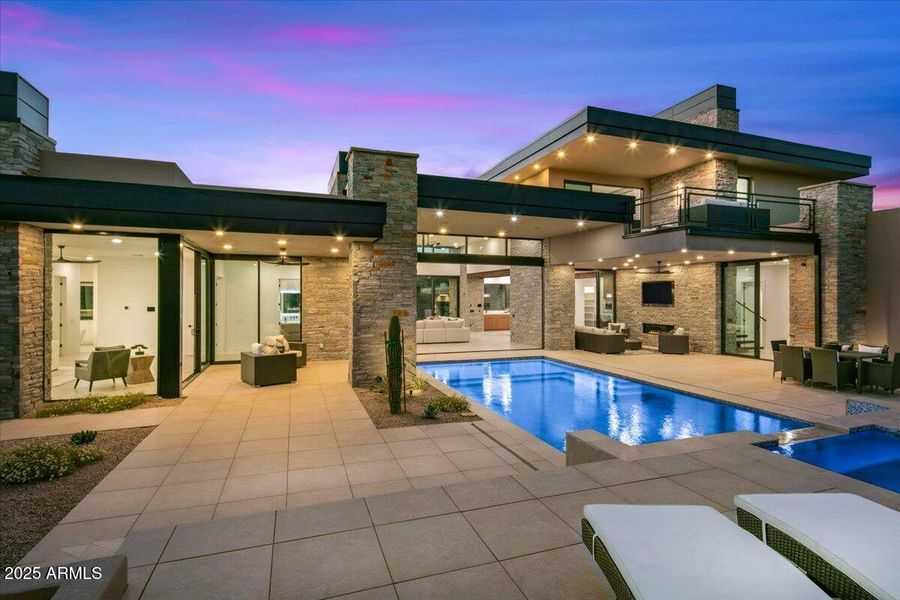 097-Back Of Home 097-Back Of Home