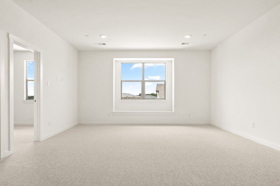 Spacious, unfurnished interior of a new home in Cottonwood Creek, Rowlett (Image 36).