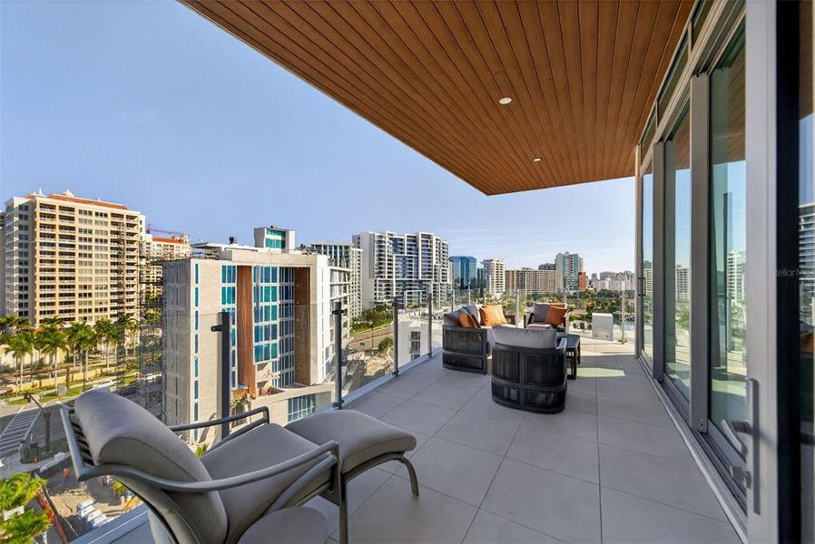 Condo located in Sarasota, FL showcasing its design and architecture (Image 36).