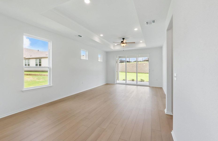 Spacious, unfurnished interior of a new home in Sun City Texas, Georgetown (Image 16).