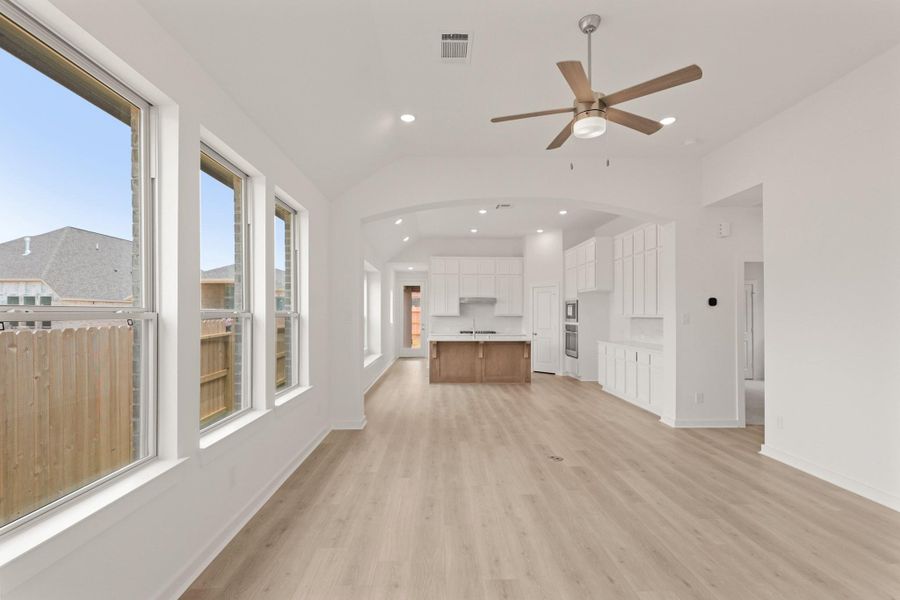 Spacious, unfurnished interior of a new home in Brookewater, Rosenberg (Image 10).