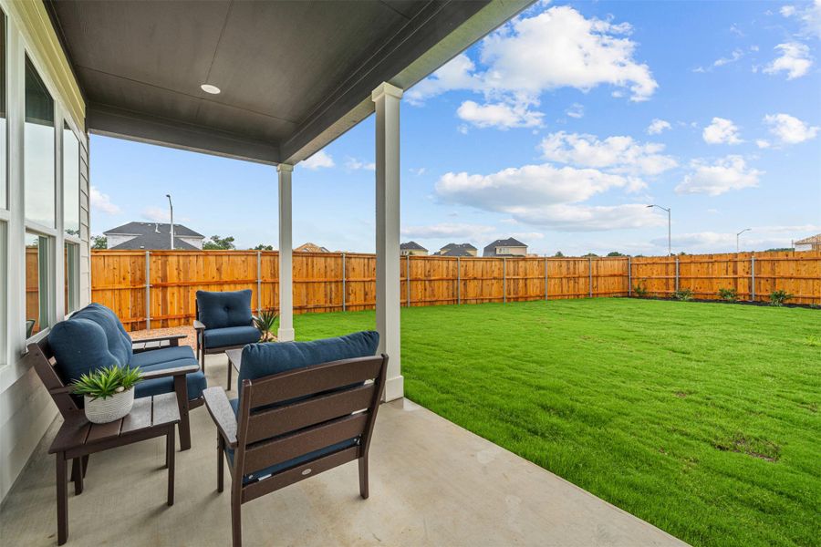 Exterior details and patio area of a home in Barksdale, Leander (Image 3).