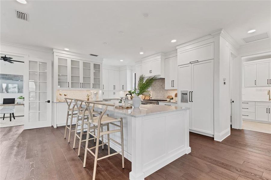 Furnished interior view inside a new home in , Boca Grande (Image 7).