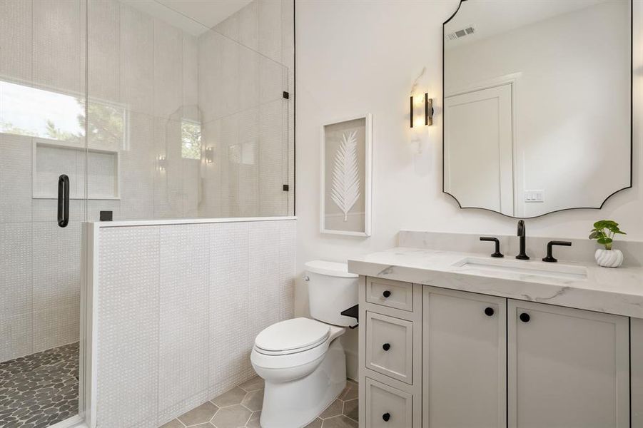 Furnished interior view inside a new home in , Dallas (Image 16).