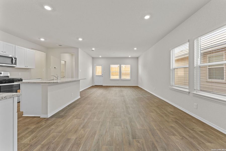 Spacious, unfurnished interior of a new home in Applewood, San Antonio (Image 20). Spacious, unfurnished interior of a new home in Applewood, San Antonio (Image 20).