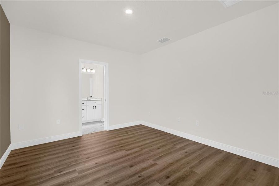 Spacious, unfurnished interior of a new home in , Summerfield (Image 10).