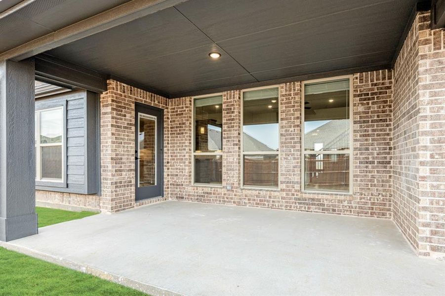 Exterior details and patio area of a home in Timberbrook, Justin (Image 28).