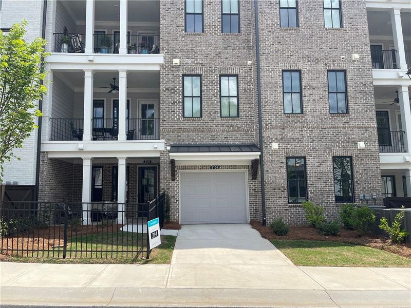Condo located in Peachtree Corners, GA showcasing its design and architecture (Image 4).