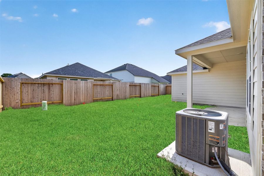 Exterior details and patio area of a home in Rollingbrook Estates, Baytown (Image 29).