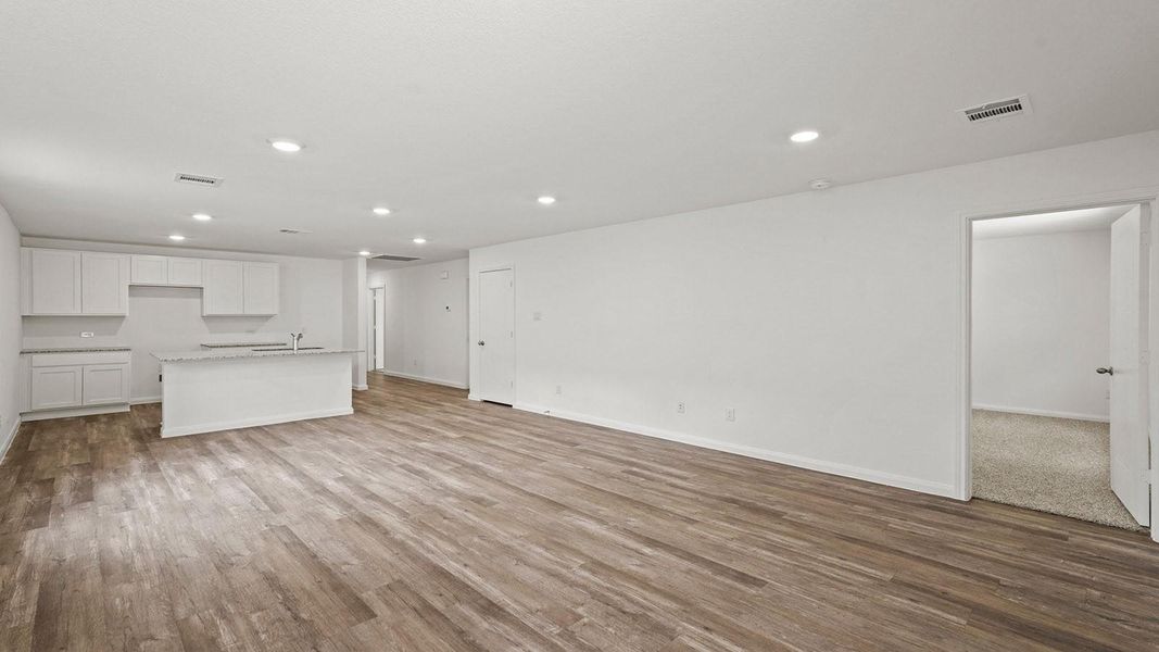 Spacious, unfurnished interior of a new home in McCrorey Trails, Conroe (Image 6).