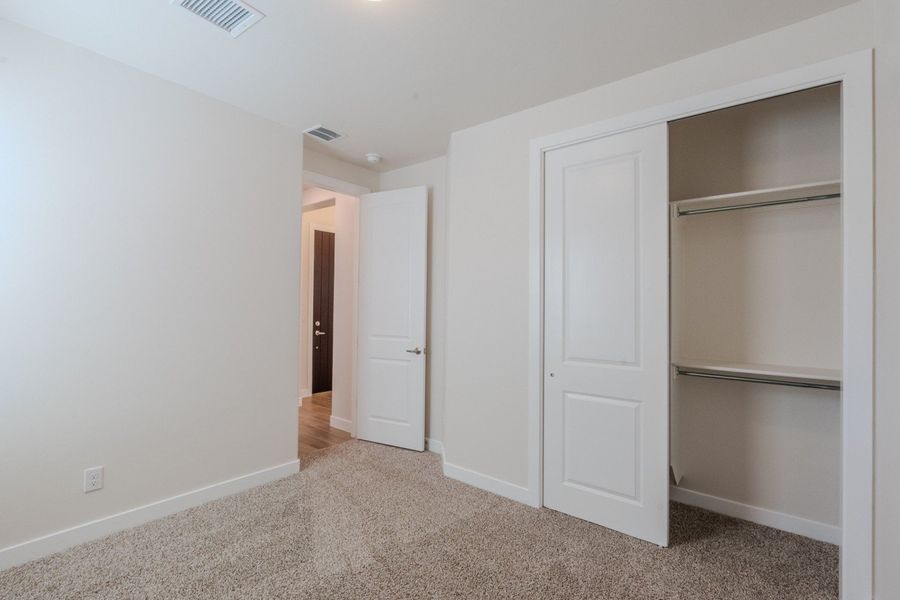 Spacious, unfurnished interior of a new home in Emerald Estates, El Paso (Image 28).