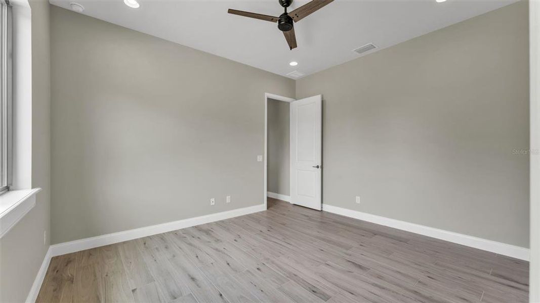 Spacious, unfurnished interior of a new home in , Lakeland (Image 23).