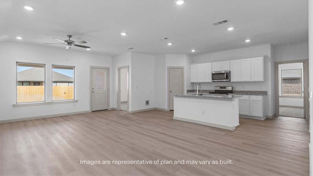 Spacious, unfurnished interior of a new home in Allen Farms, Lubbock (Image 9).