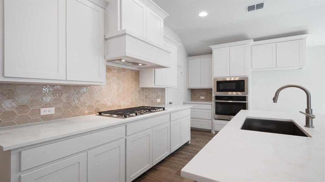 Furnished interior view inside a new home in Avondale, Fate (Image 5).