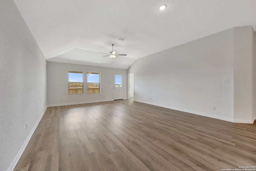 Spacious, unfurnished interior of a new home in Greenspoint Heights, Seguin (Image 33).