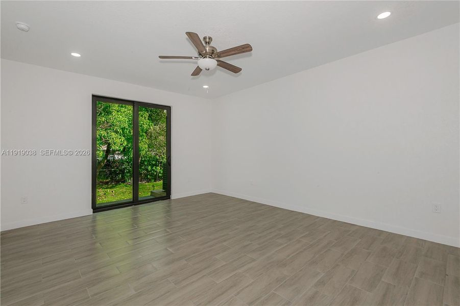 Spacious, unfurnished interior of a new home in , Oakland Park (Image 33).