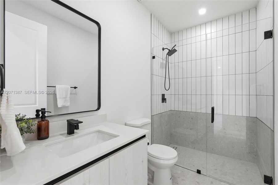 Furnished interior view inside a new home in , Cape Coral (Image 37).