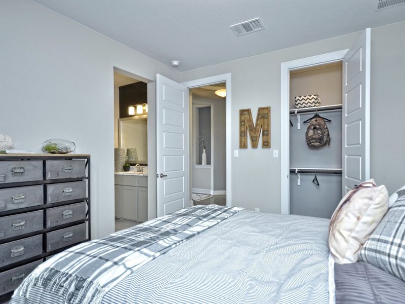 Representative furnished interior of a home built from the San Simeon I by Giddens Homes in Clearwater Ranch, Liberty Hill (Image 213).
