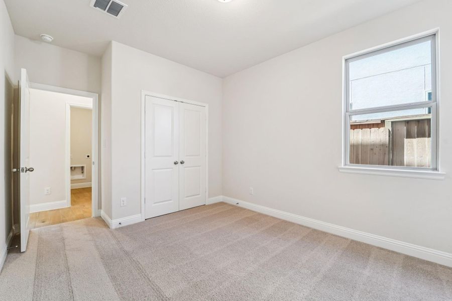 Spacious, unfurnished interior of a new home in Evergreen 40', Conroe (Image 36).