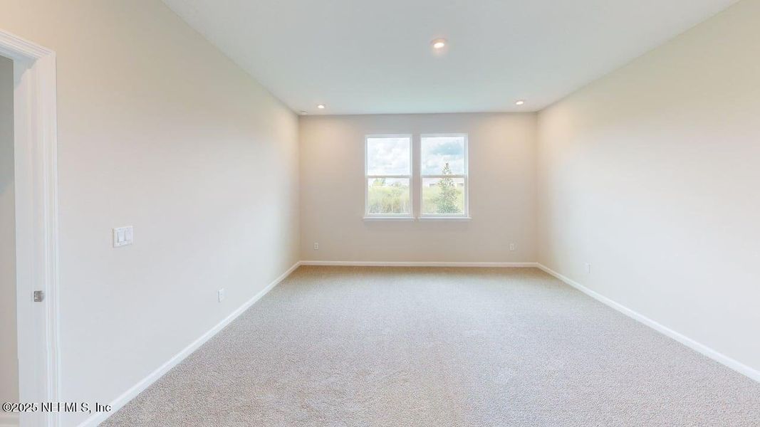 Spacious, unfurnished interior of a new home in Lakes at Bella Lago, Green Cove Springs (Image 9).