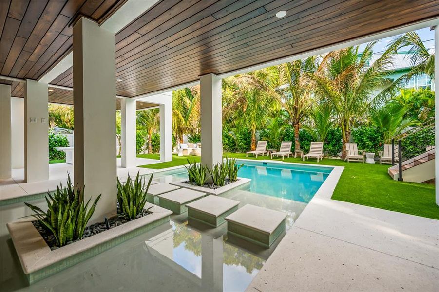 Exterior details and patio area of a home in , Anna Maria (Image 33).