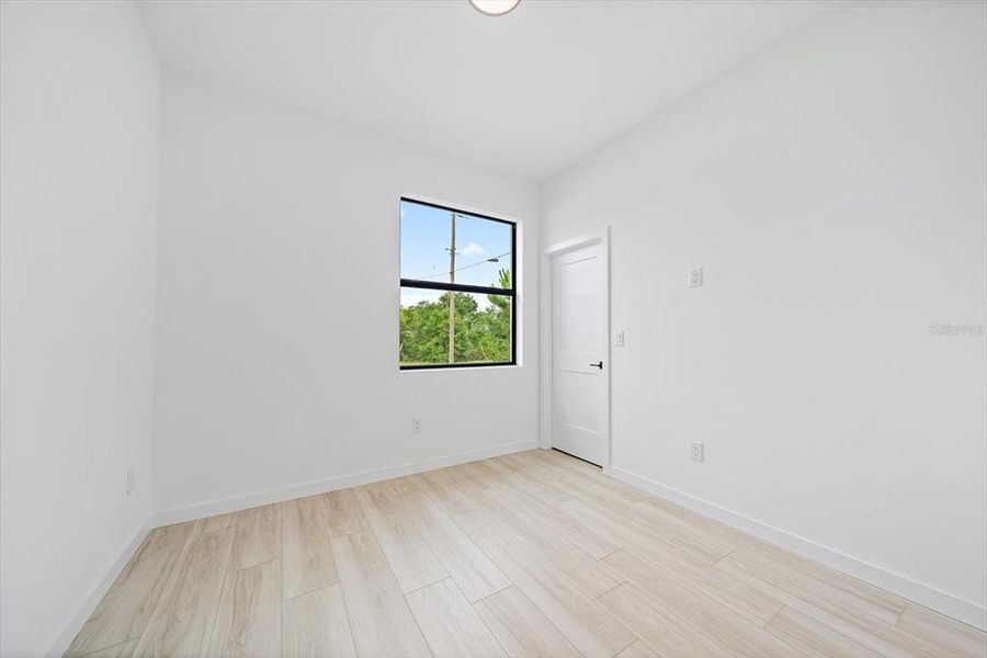 Spacious, unfurnished interior of a new home in , North Port (Image 16).