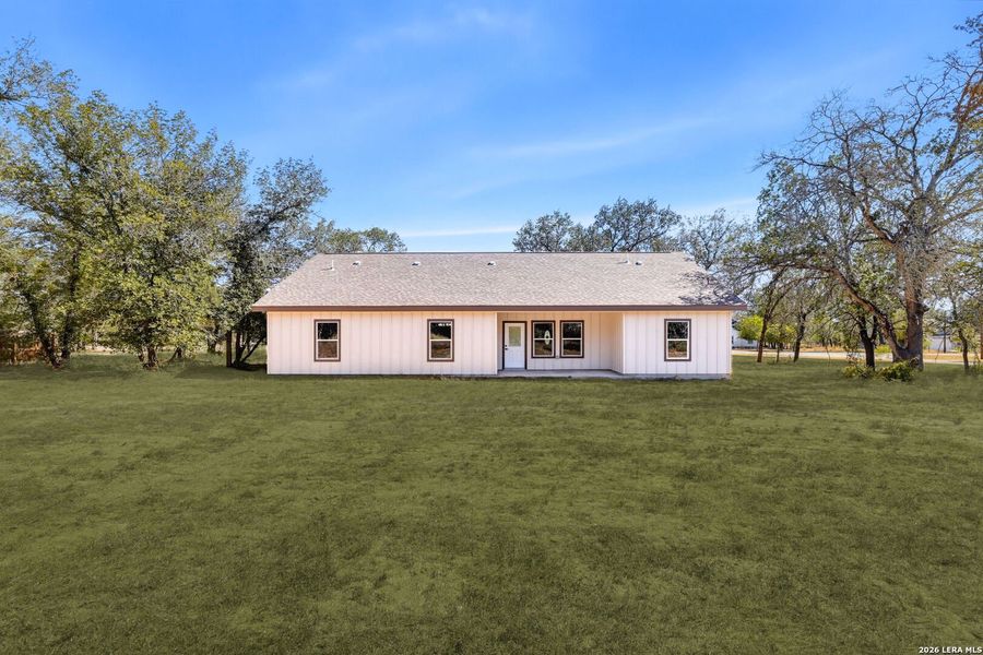Exterior details and patio area of a home in , Poteet (Image 3).