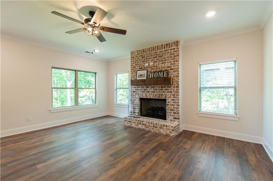 Spacious, unfurnished interior of a new home in , Jasper (Image 39).