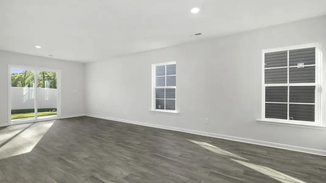 Spacious, unfurnished interior of a new home in Willow Mill, Thomasville (Image 9).