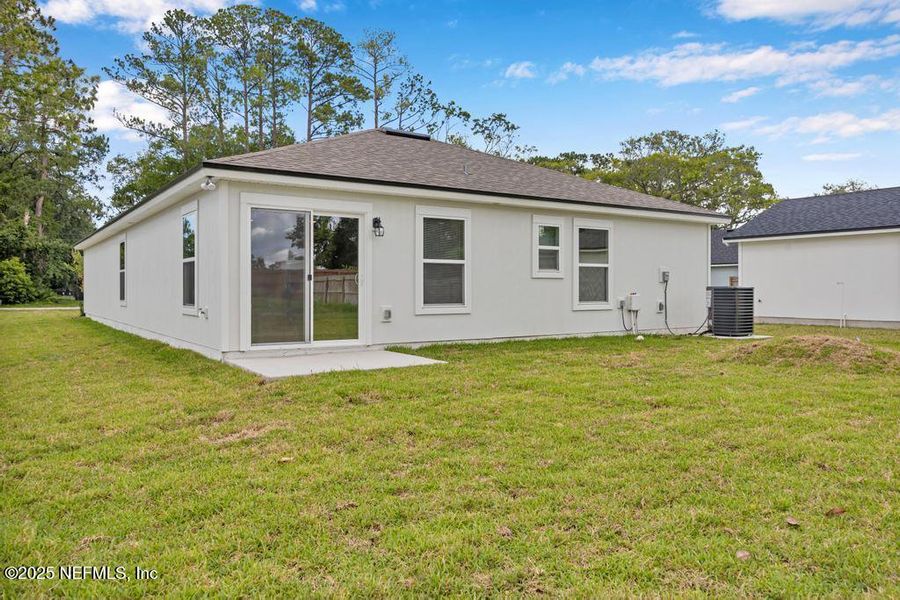 Exterior details and patio area of a home in , Jacksonville (Image 3).