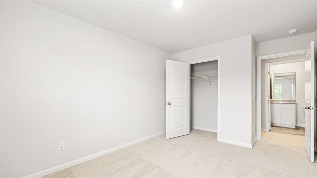 Spacious, unfurnished interior of a new home in Poplar Preserve, Newnan (Image 25).