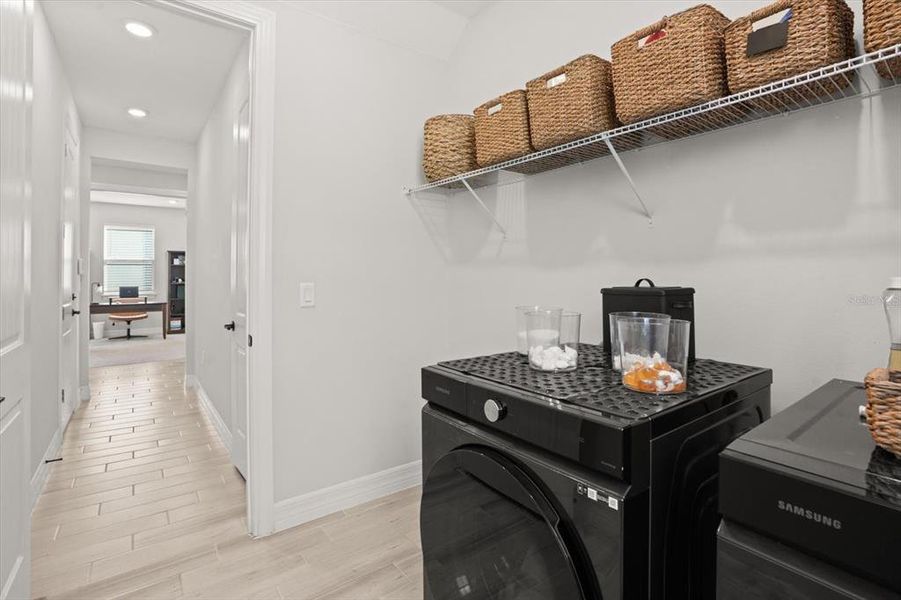Furnished interior view inside a new home in , Orlando (Image 19).