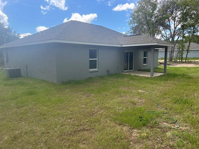 Exterior details and patio area of a home in , Dunnellon (Image 14).