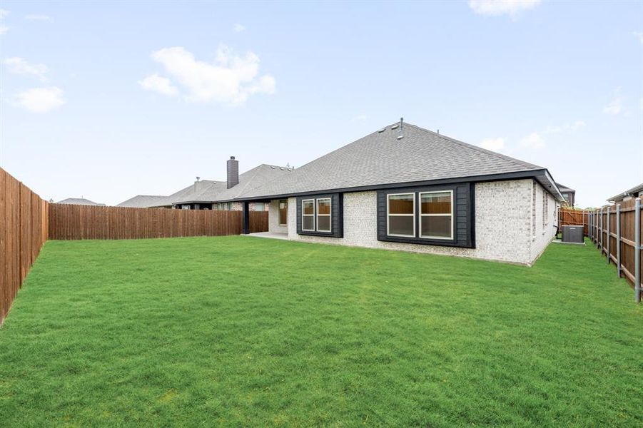 Exterior details and patio area of a home in Star Ranch, Godley (Image 4).