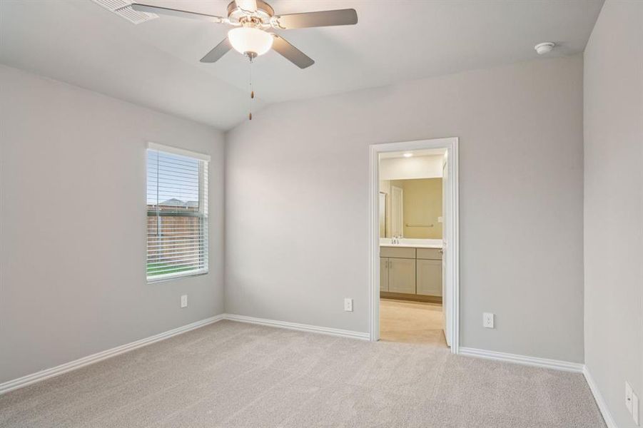 Spacious, unfurnished interior of a new home in Lakehaven - Signature Series, Farmersville (Image 19).