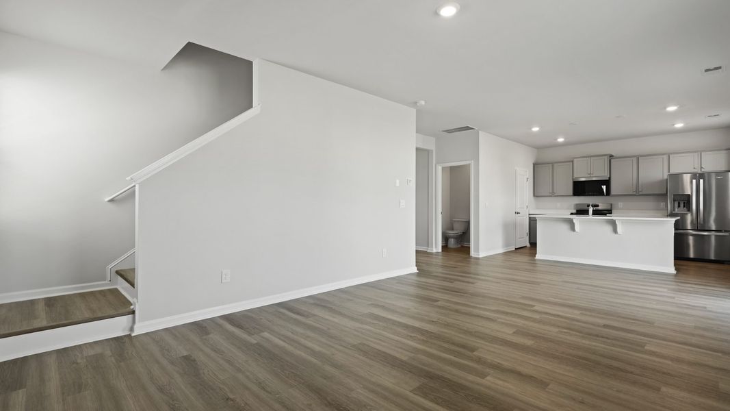 Spacious, unfurnished interior of a new home in Carolina Groves, Moncks Corner (Image 14).