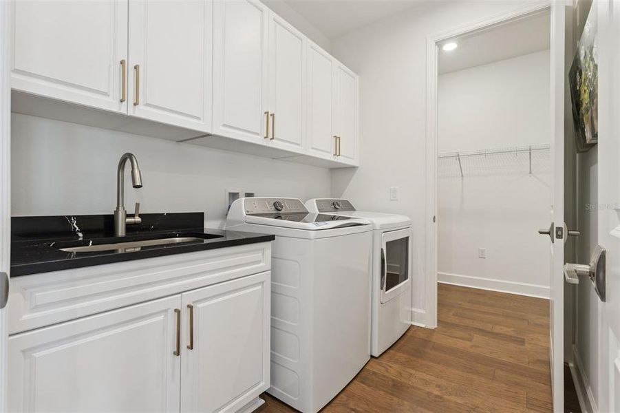 Furnished interior view inside a new home in , Tavares (Image 37).
