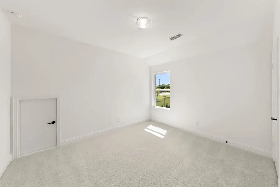 Spacious, unfurnished interior of a new home in Nelson Lake Estates, Rockwall (Image 27).