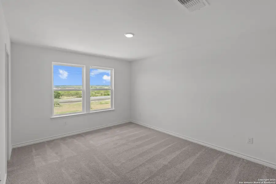Spacious, unfurnished interior of a new home in Lily Springs, Seguin (Image 16).