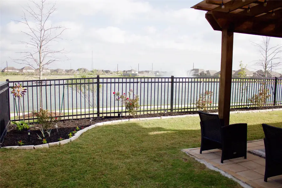 Community amenities in , Manvel (Image 5).