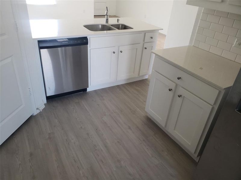 Sink / Dishwasher Eating Bar Countertop