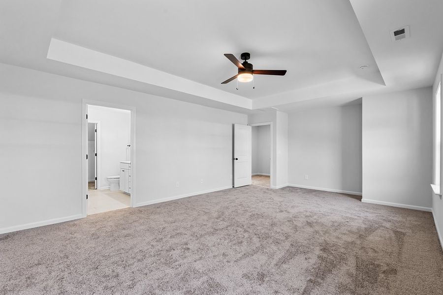 Spacious, unfurnished interior of a new home in Brooke Hill, Lewisville (Image 38).
