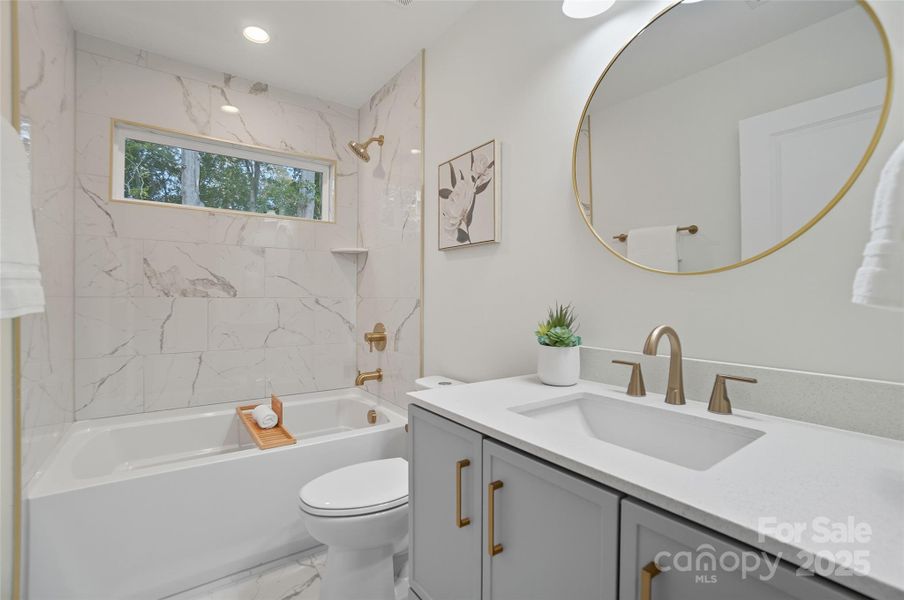 Full Bath - Upper of Hal