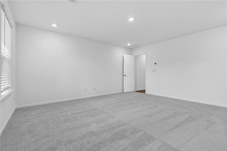 Spacious, unfurnished interior of a new home in , Lawrenceville (Image 19).