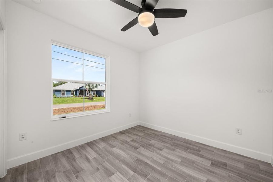 Spacious, unfurnished interior of a new home in , Sebring (Image 24).