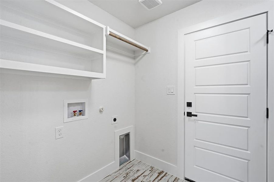Spacious, unfurnished interior of a new home in , White Settlement (Image 16).
