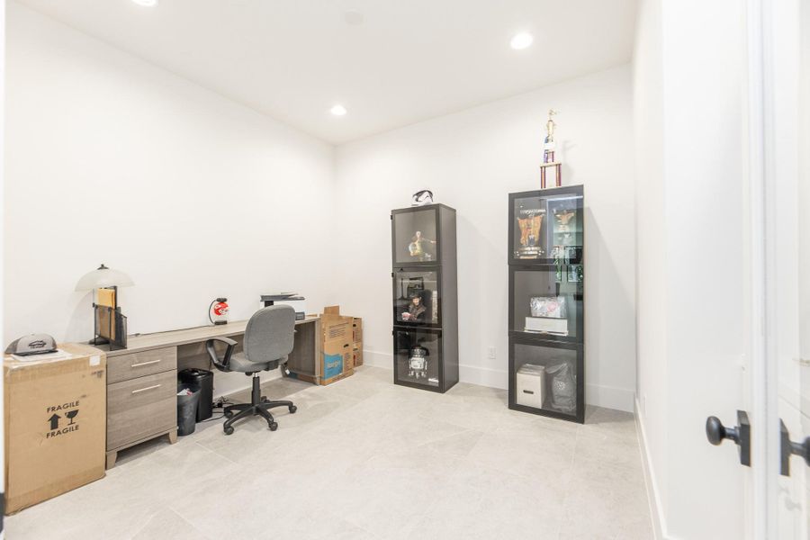 Furnished interior view inside a new home in , Magnolia (Image 45).