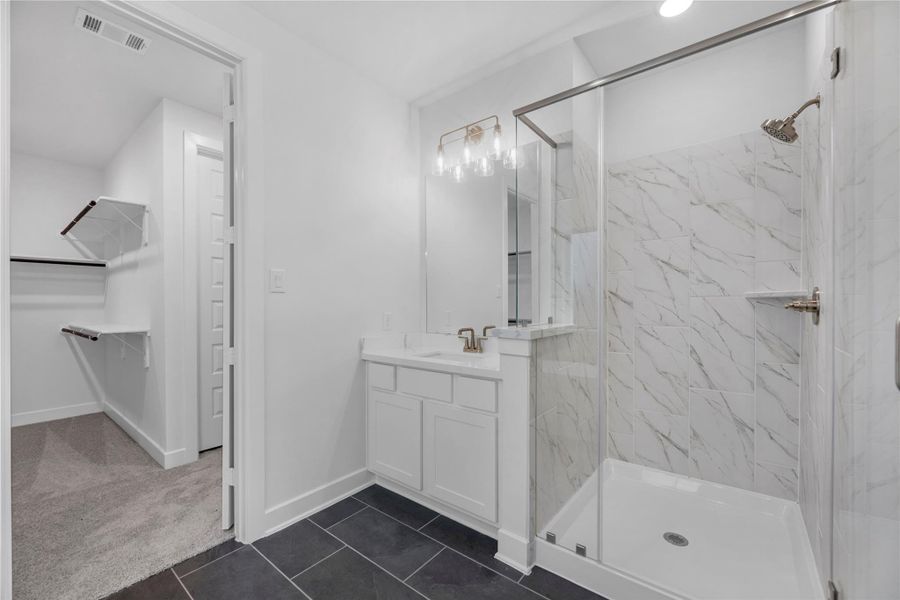 Furnished interior view inside a new home in Sienna, Missouri City (Image 6).